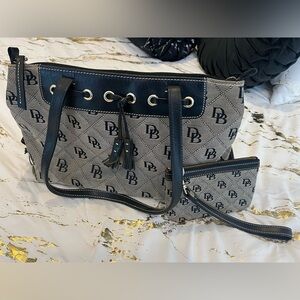 Vintage Dooney & Bourke medium tote & wallet set, beige canvas and black leather